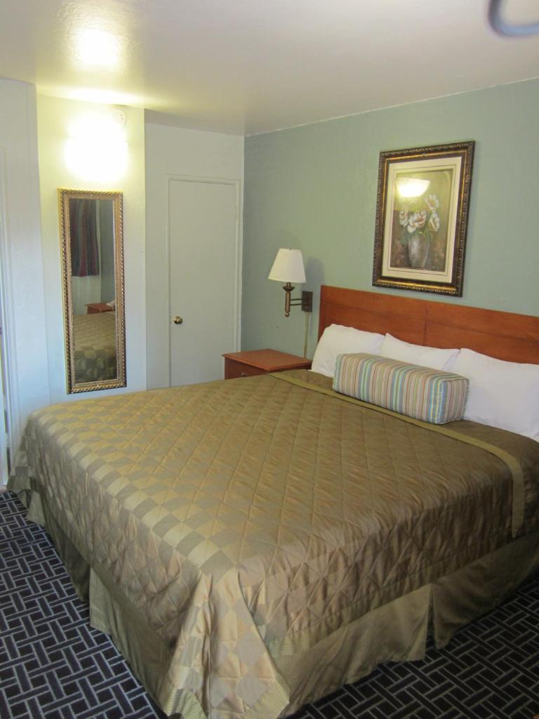 Civic Center Lodge / Lake Merritt BART photo 1