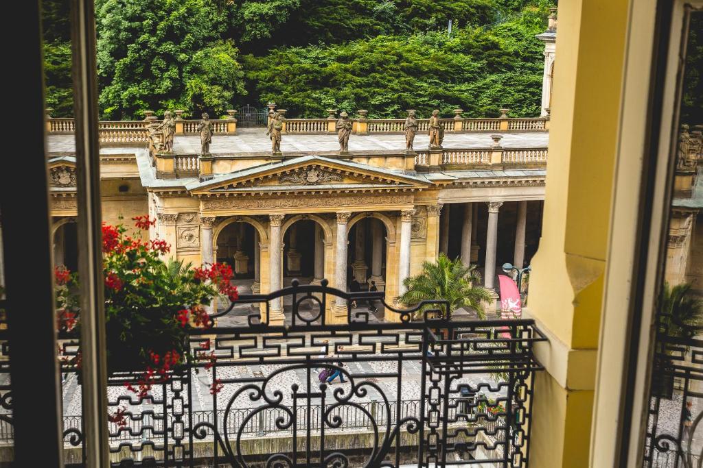 Одноместный (Одноместный номер «Комфорт», вид на колоннаду), Отель ASTORIA Hotel & Medical Spa