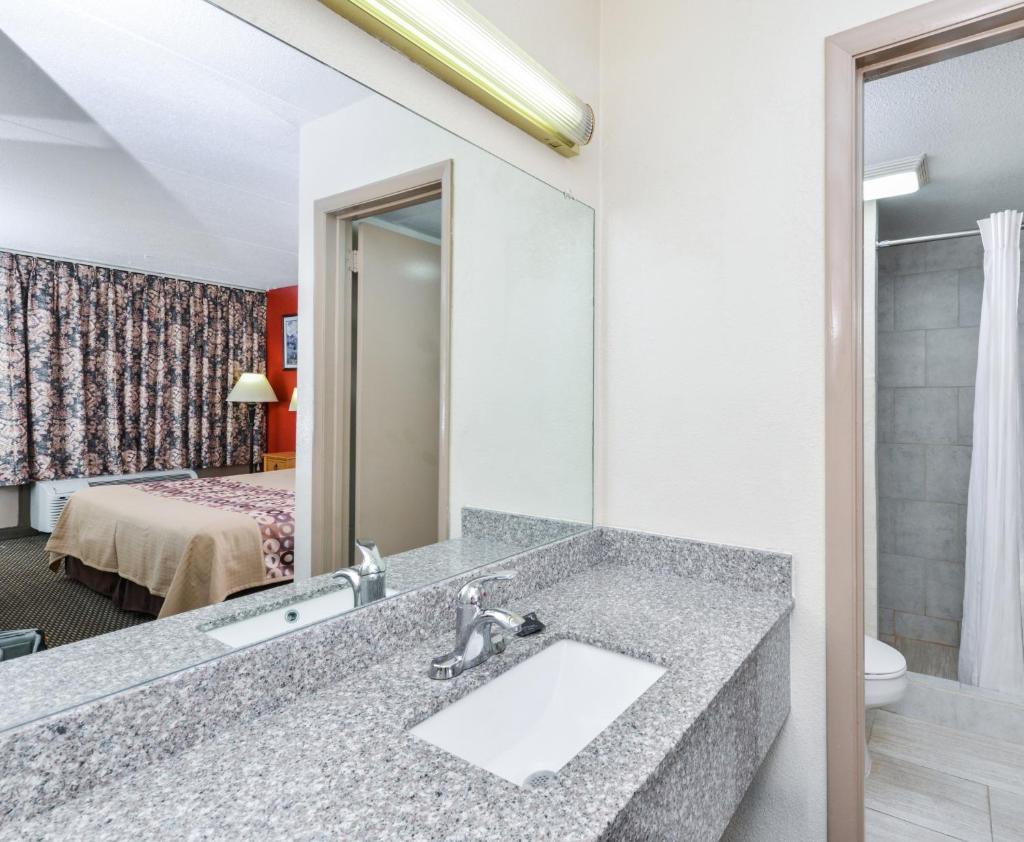 Americas Best Value Inn - Goodlettsville photo 1