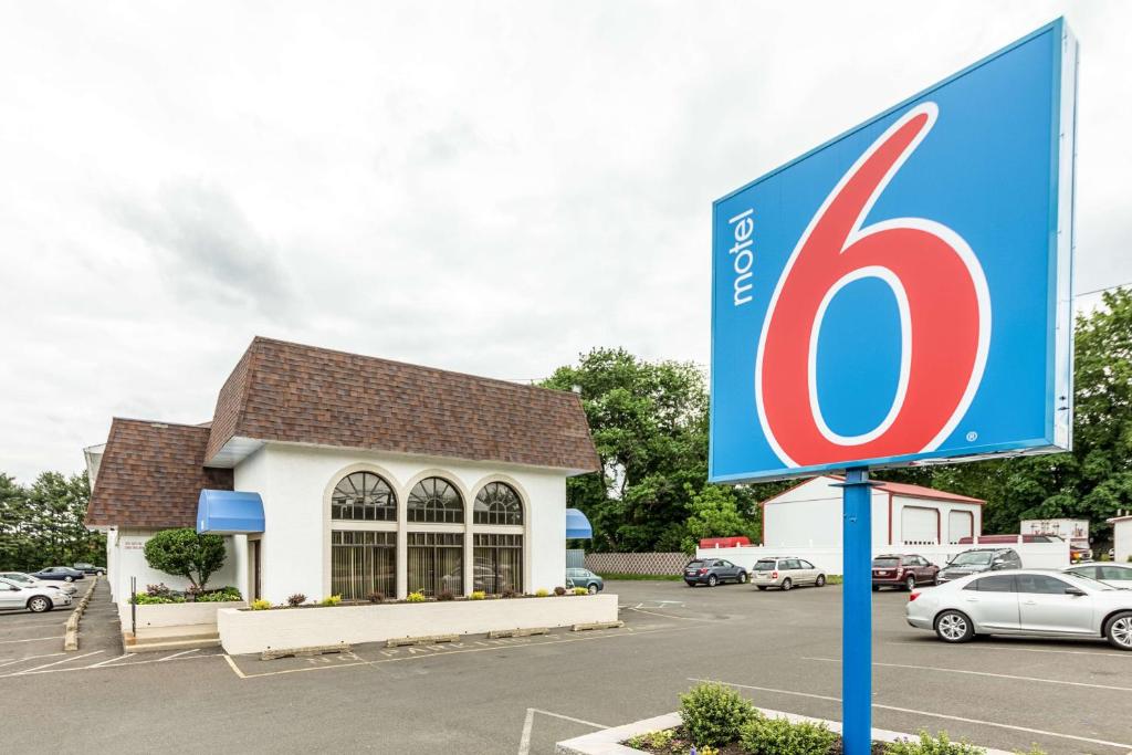 Motel 6 Warminster, PA image