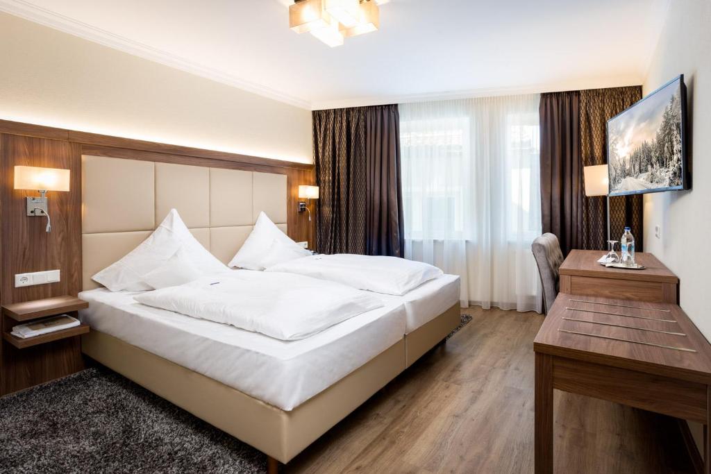 Hotel-Gasthof Höttl Room Type - Deluxe Room
