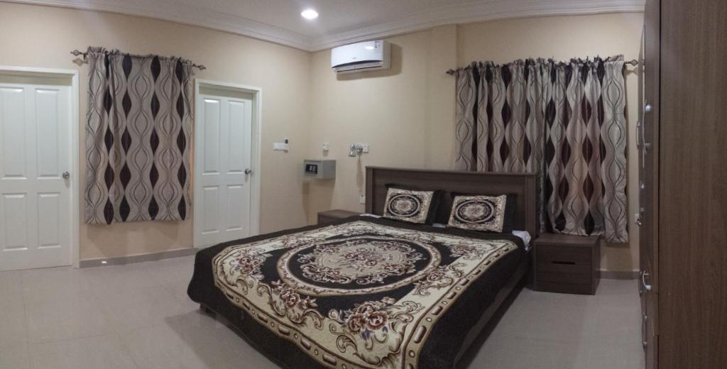 Regal Apartments photo 3