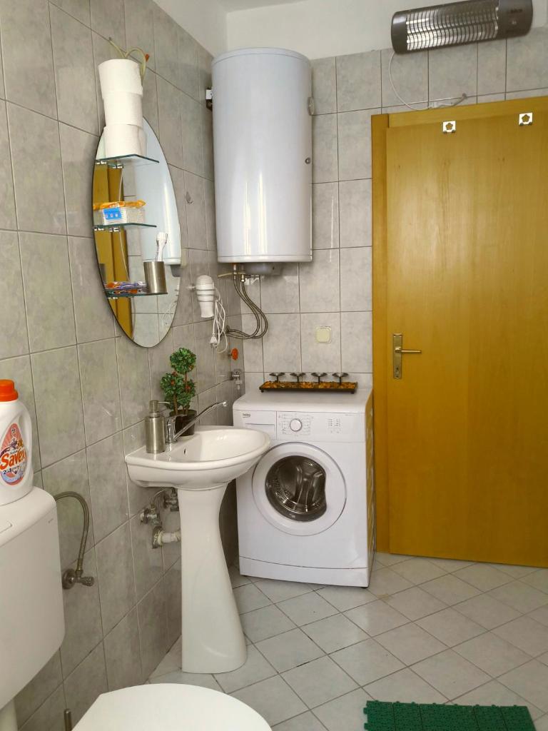 Tiffany Apartment photo 2