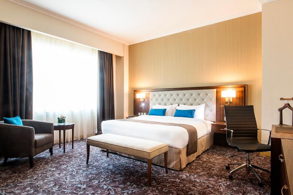 Двухместный (Представительский номер с кроватью размера «king-size»), Golden Tulip Doha Hotel