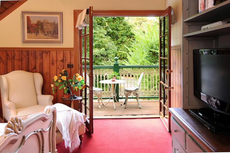 Mary Cards Coach House photo 2