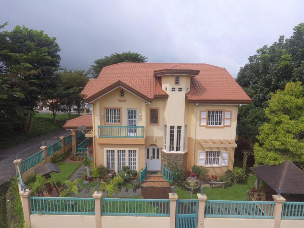 Charming Tagaytay Vacation Home photo 1