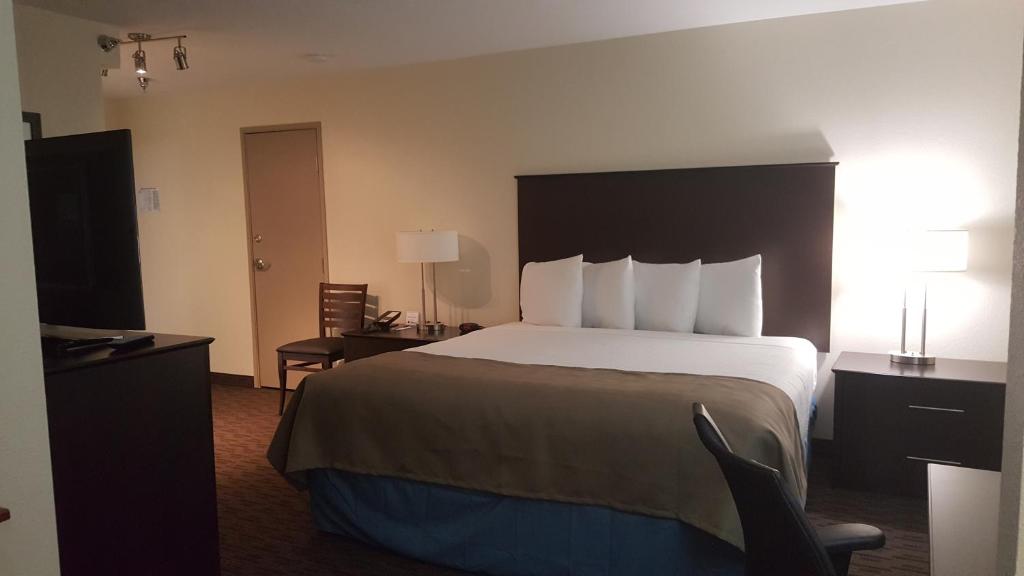 AmericInn & Suites Burnsville, MN photo 2