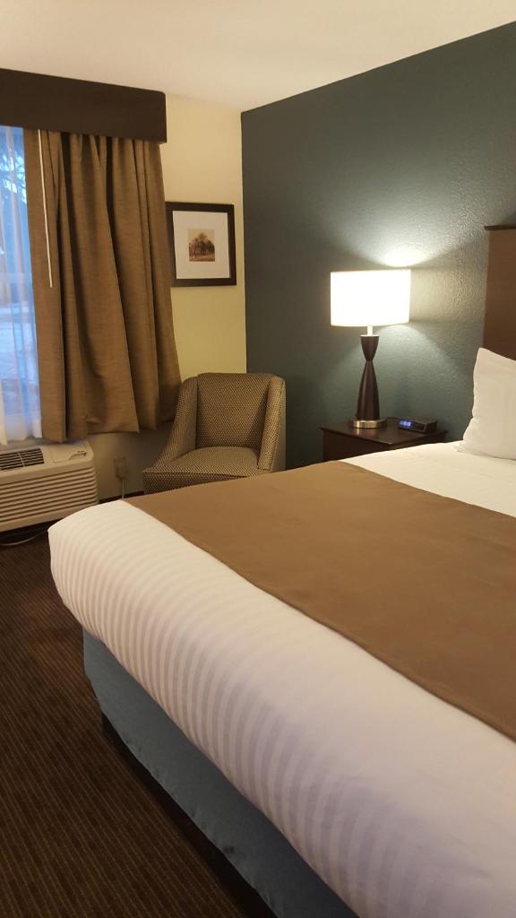AmericInn & Suites Burnsville, MN photo 1