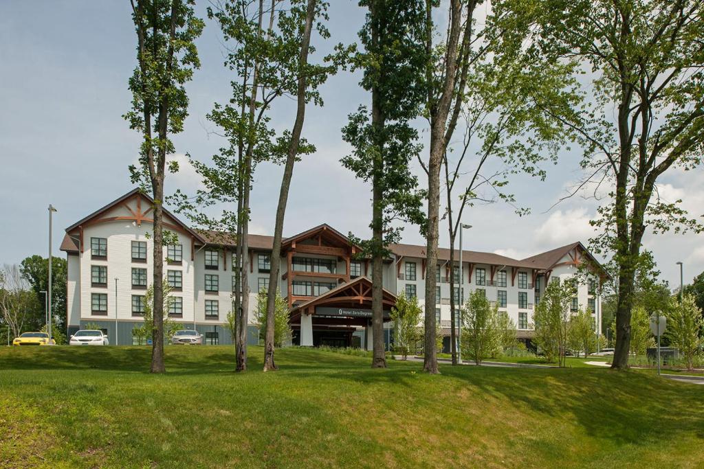 Hotel Zero Degrees Danbury - Tap to explore photos