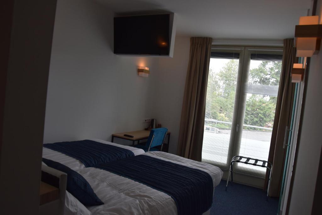 Двухместный (Двухместный номер Делюкс с 1 кроватью или 2 отдельными кроватями и французским балконом), Hotel Restaurant Koekenbier Abcoude