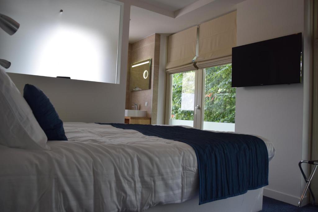 Двухместный (Двухместный номер Делюкс с 1 кроватью или 2 отдельными кроватями и французским балконом), Hotel Restaurant Koekenbier Abcoude