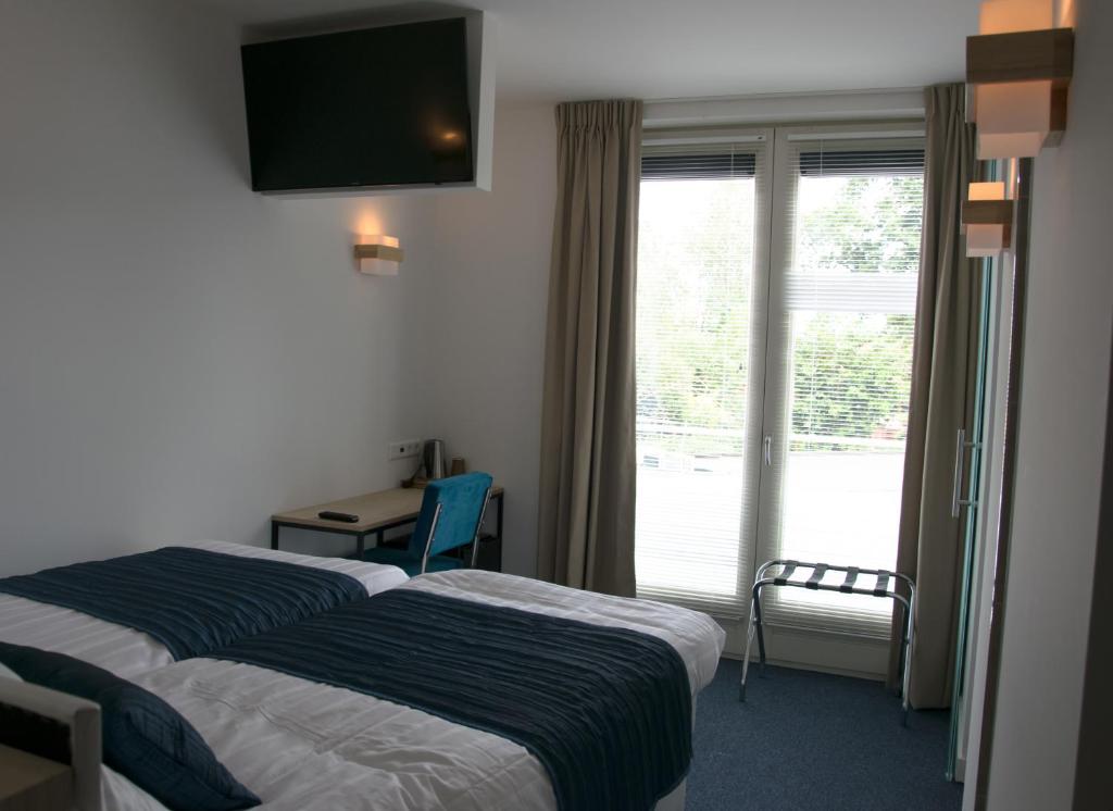 Двухместный (Двухместный номер Делюкс с 1 кроватью или 2 отдельными кроватями и французским балконом), Hotel Restaurant Koekenbier Abcoude