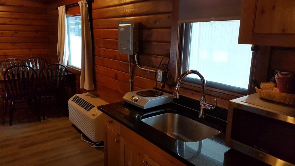 Rundle Mountain Lodge photo 3