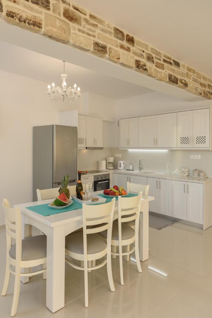 Aristodimos Luxury Apartments photo 4
