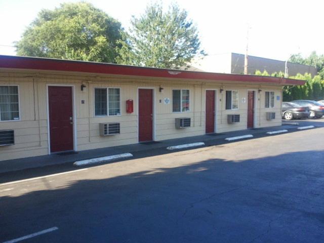 Aaron Motel image
