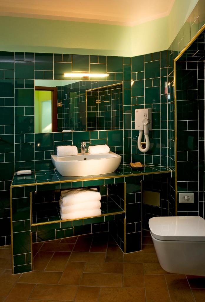 7 Vizi Lazise Suite&Breakfast - Colà Terme Garda - Tap to explore photos