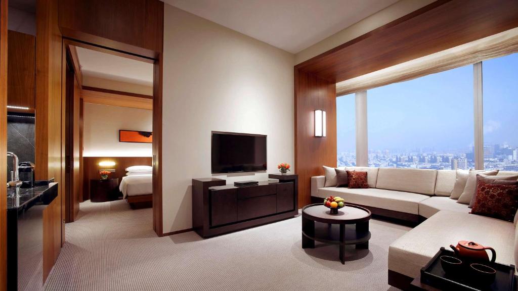 Hyatt Regency Changchun Room Type - Regency Suite Deluxe King