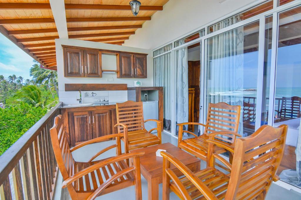 Двухместный (Улучшенный двухместный номер с 1 кроватью), Wave Beach Resort Unawatuna