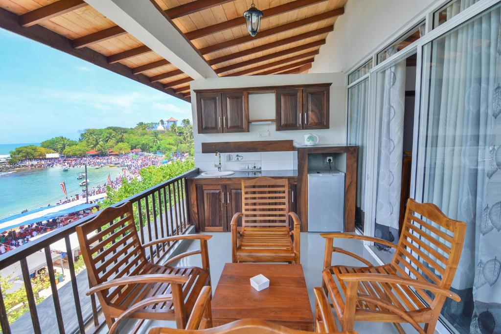 Двухместный (Улучшенный двухместный номер с 1 кроватью), Wave Beach Resort Unawatuna