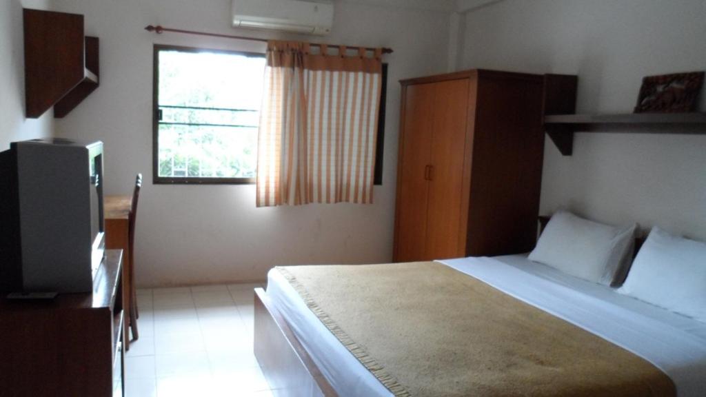 Bautong Lodge Guest House - Tap to explore photos