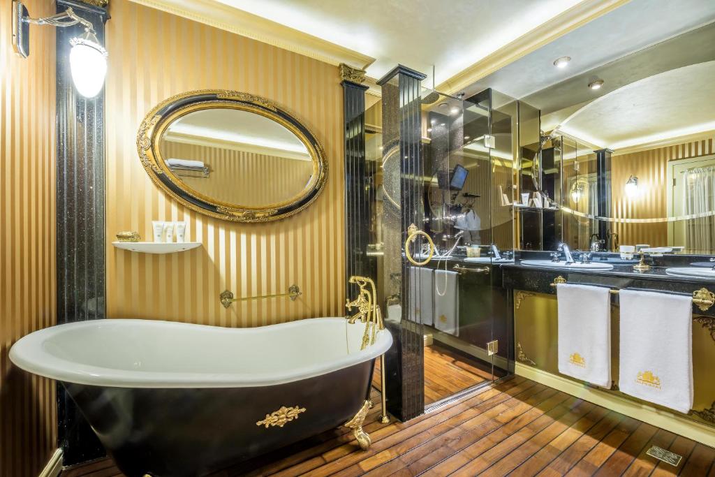 Двухместный (Люкс с кроватью размера «queen-size»), Ramada Vilnius (soon IMPERIAL Hotel & Restaurant)
