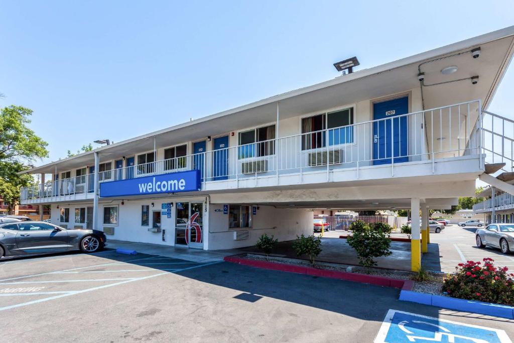 Motel 6 Sacramento, CA - Downtown image