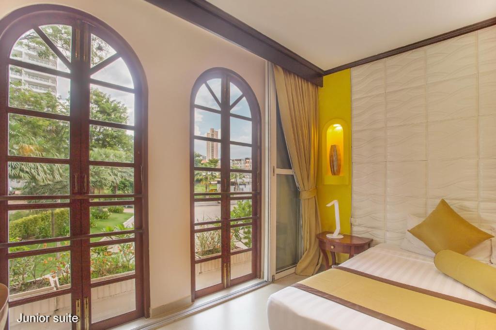 Сьюит (Полулюкс), Poseidon Hotel