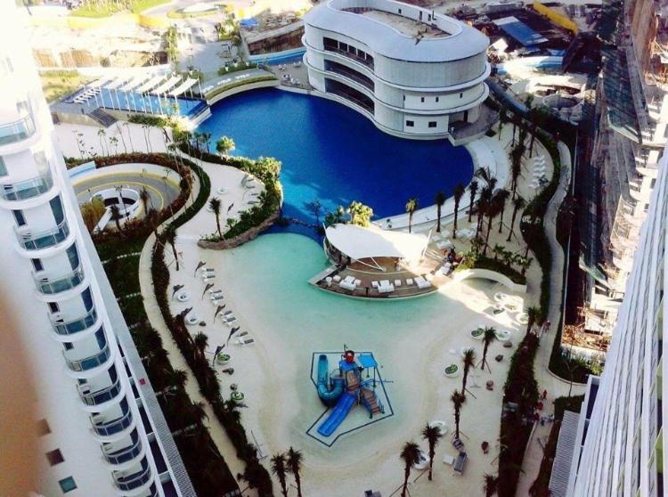 Azure Urban Beach Resort Manila by Radlett photo 1