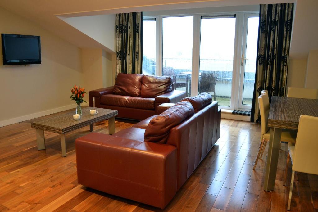Carrick Plaza Suites and Apartments photo 1