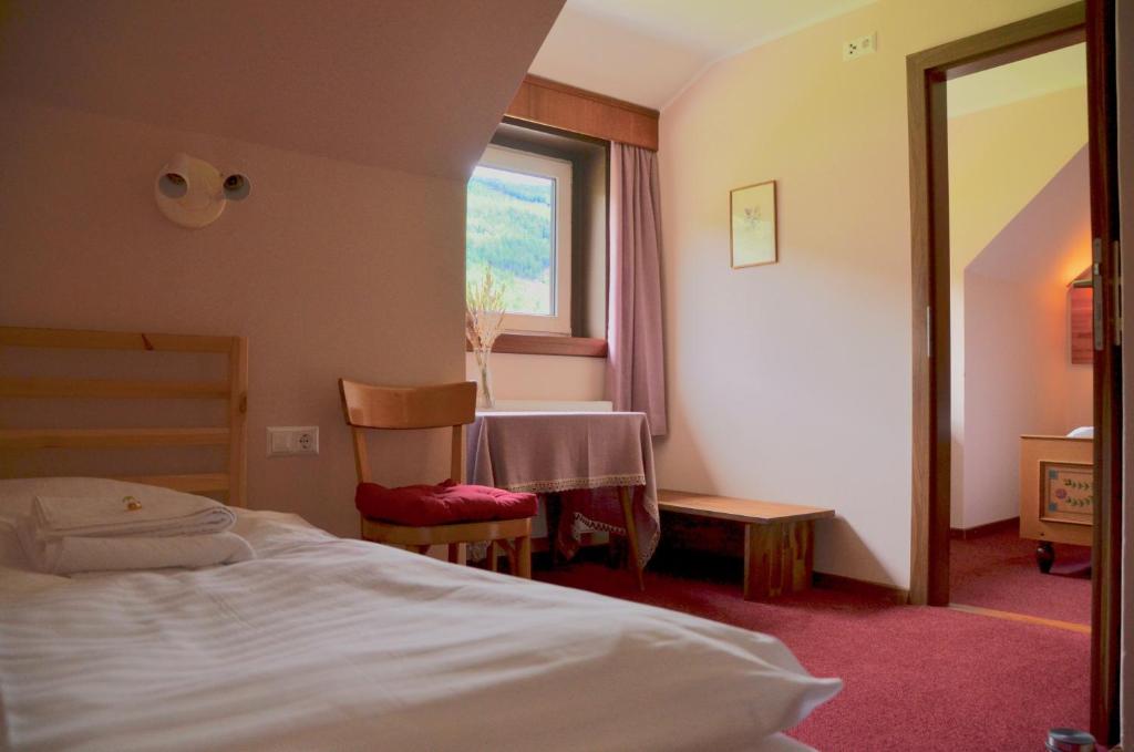 Трехместный (Трехместный номер из 2 смежных номеров), Locus Malontina Hotel