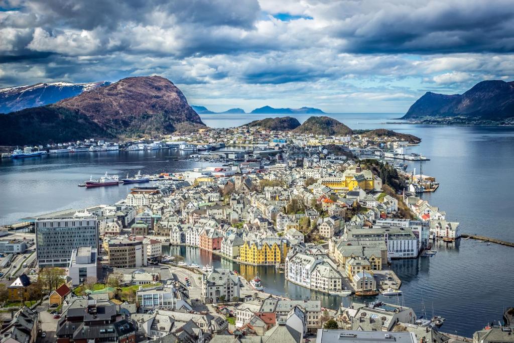 Quality Hotel Waterfront Alesund - Tap to explore photos