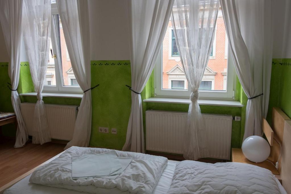 Одноместный (Одноместный номер с общей ванной комнатой), Hostel Louise 20