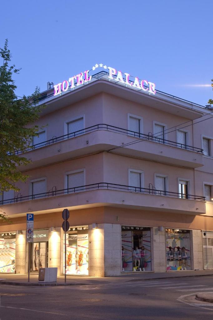 Palace Hotel photo 1