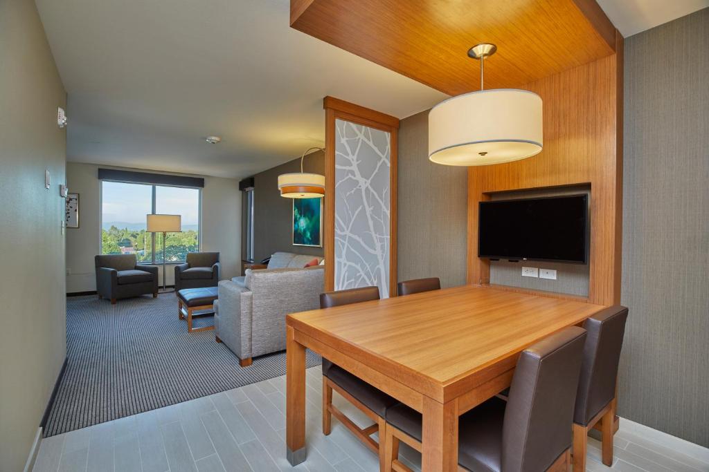 Hyatt Place Eugene / Oakway Center image
