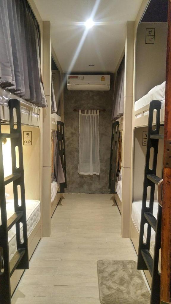 Rowhou8e Hostel Hua Hin 106 - Tap to explore photos
