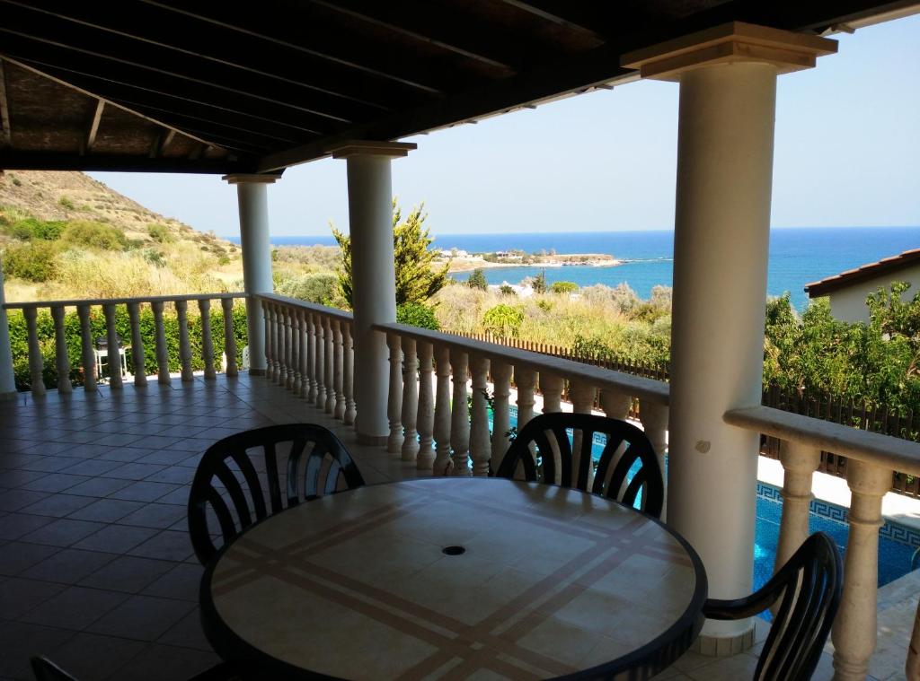 Pomos Harbourbiew Villa photo 4