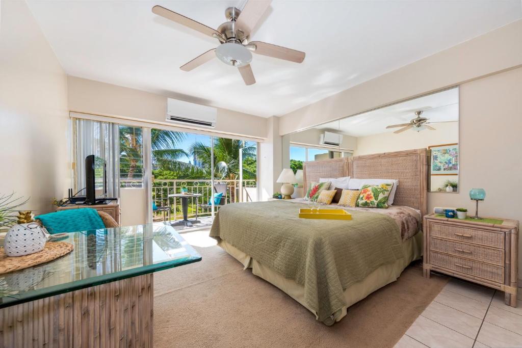 Waikiki Shore 305 (beachfront/balcony) image