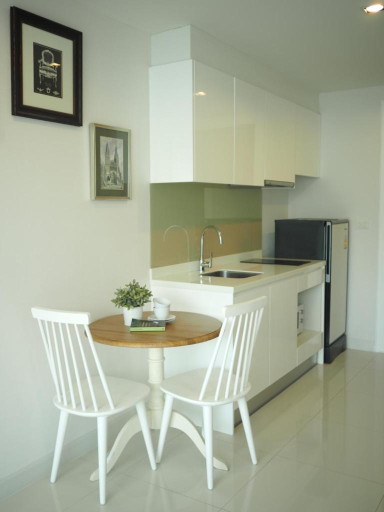 Апартаменты (Апартаменты-студио), Beach Holiday Condo