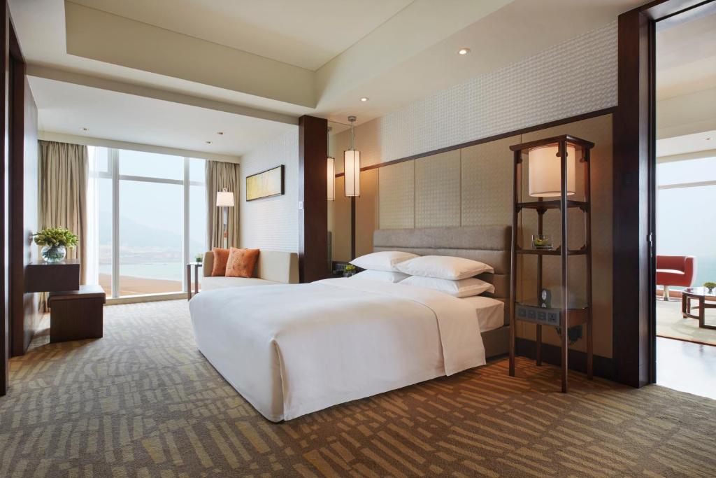 Сьюит (Улучшенный люкс с видом на море), Hyatt Regency Qingdao