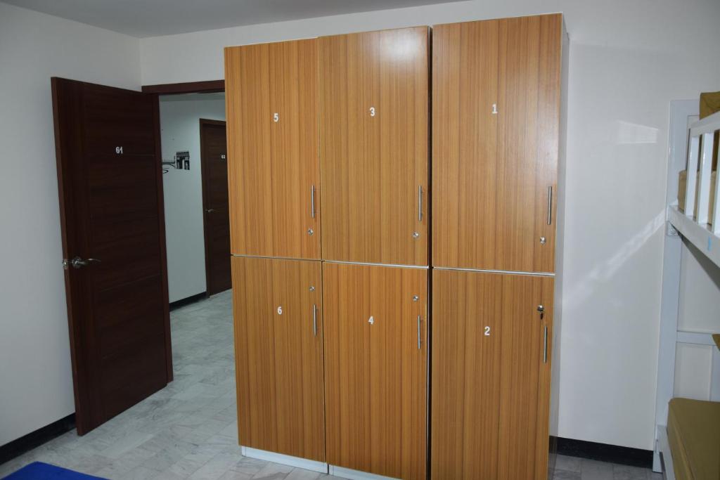 Номер (Кровать в общем 6-местном номере для женщин), Like Home