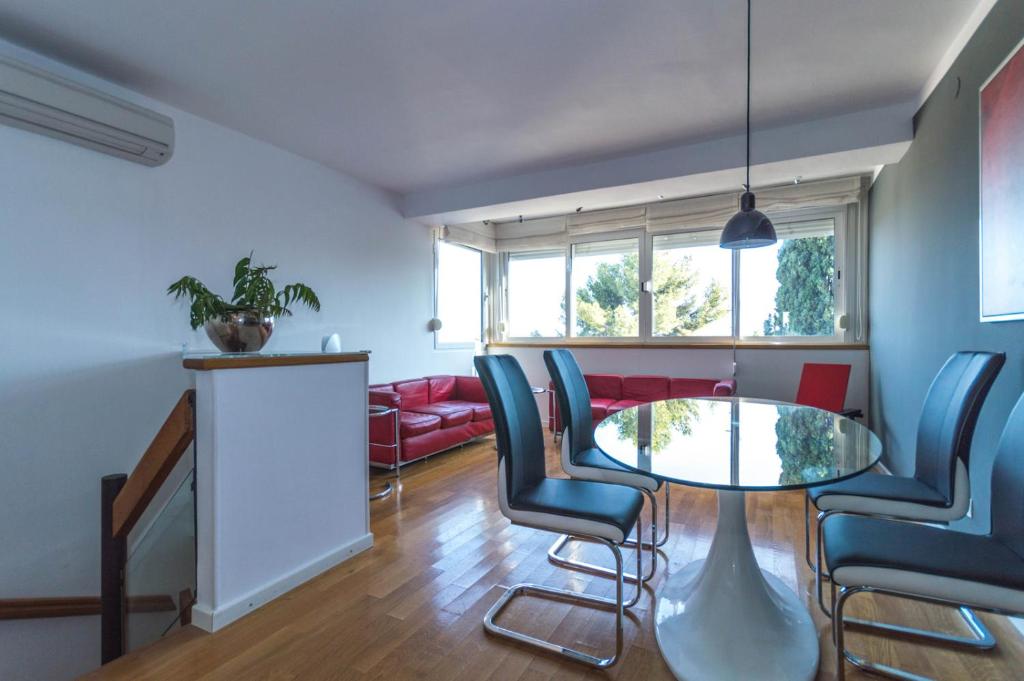 Shiny apartment near beaches and center photo 1