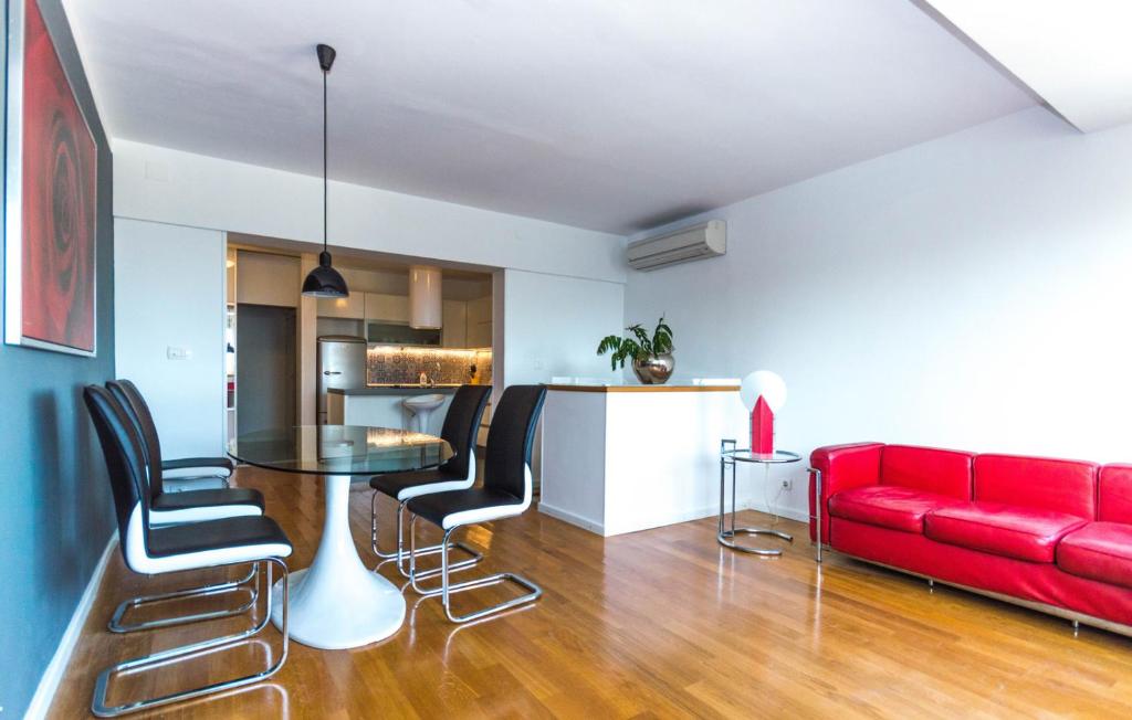 Shiny apartment near beaches and center photo 3