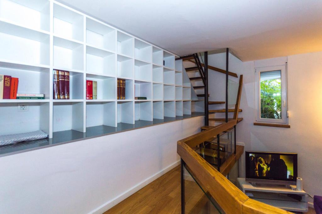 Shiny apartment near beaches and center photo 4