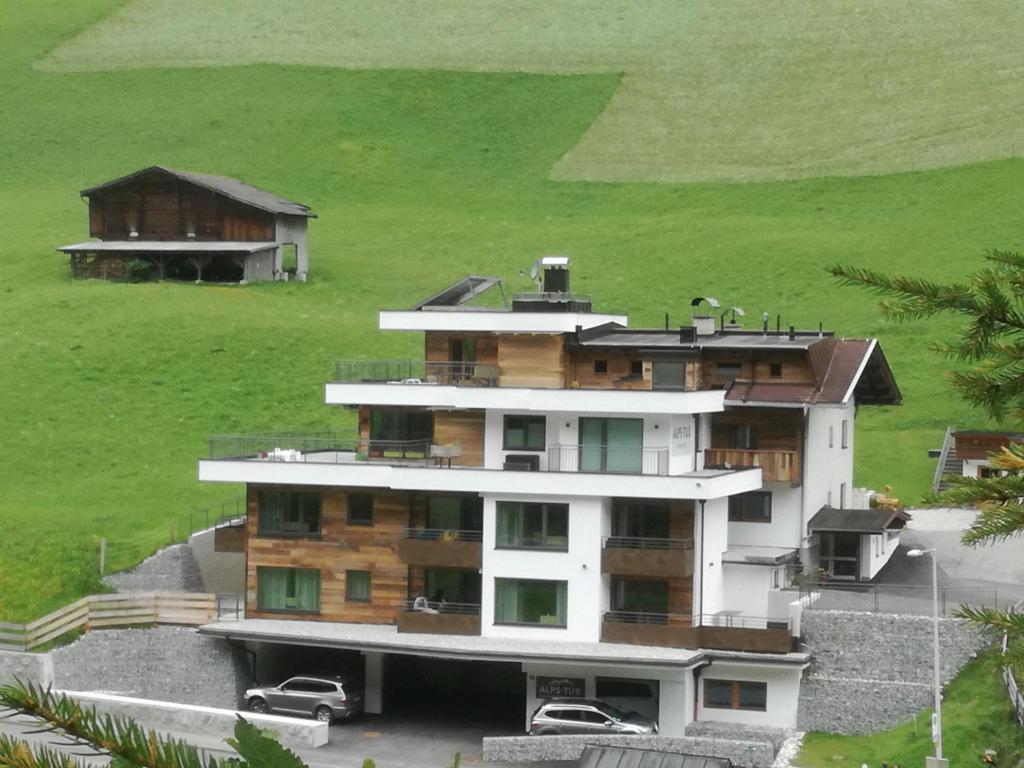 Alps Tux photo 1