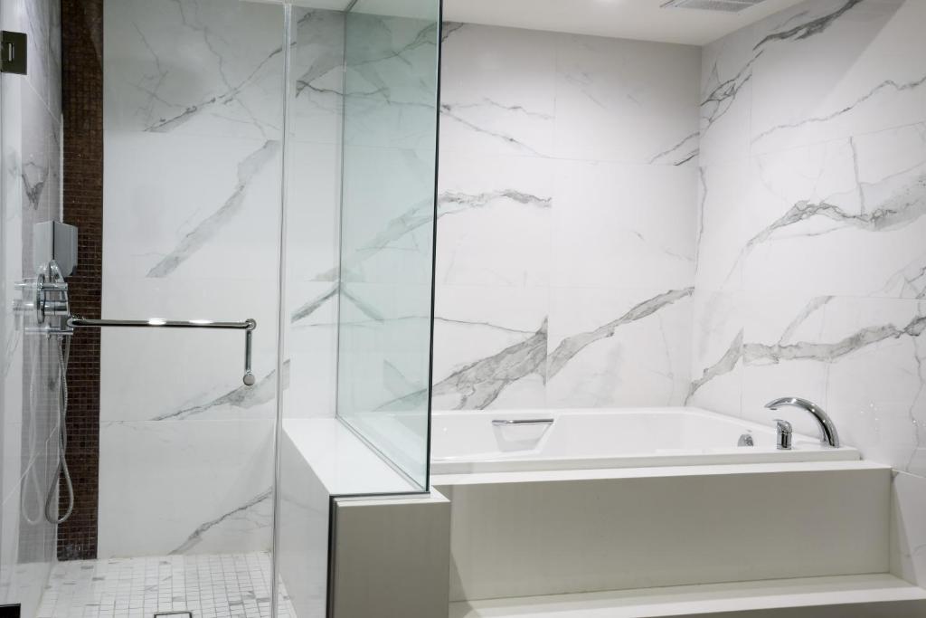 Hotel Xilo Glendale photo 1