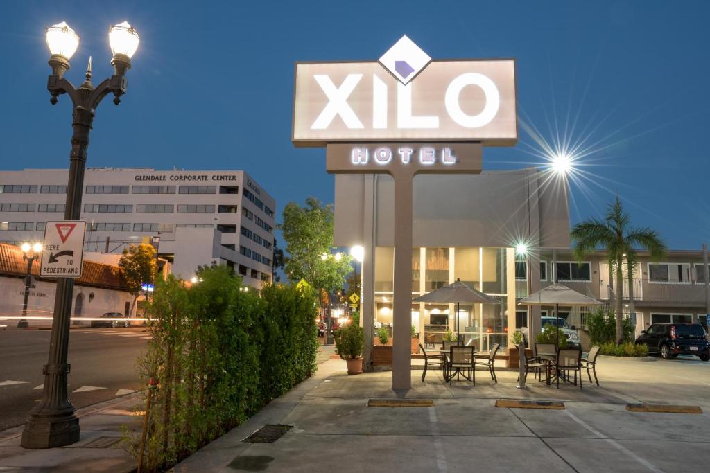 Hotel Xilo Glendale image