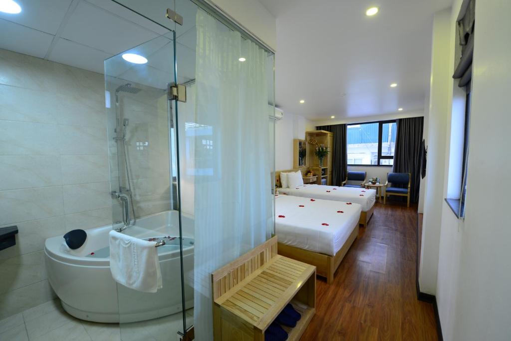 Семейный (Семейный люкс с видом на город), Blue Hanoi Inn Luxury Hotel
