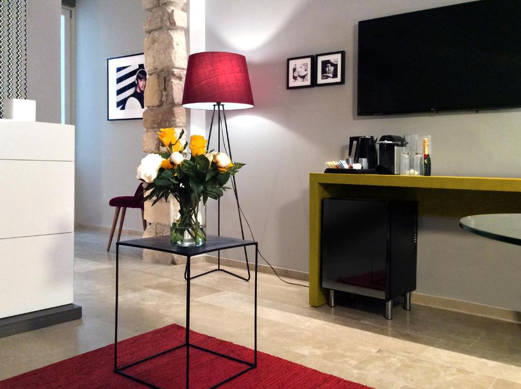 CinqueSuites Ortigia - Tap to explore photos