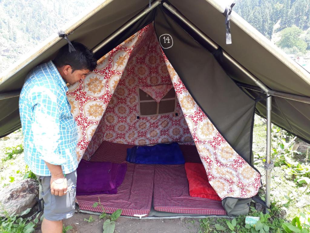 Номер (Quad Sharing Tent), Kheer Ganga Trekking camps