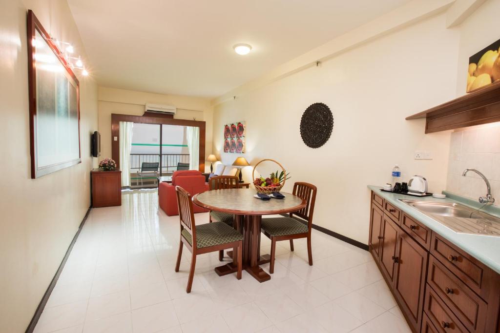 Двухместный (Deluxe 1 Bedroom King), Rainbow Paradise Beach Resort